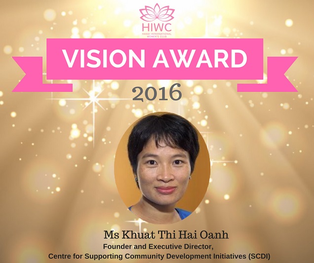 Giám đốc SCDI Khuất Thị Hải Oanh nhận giải thưởng “Tầm nhìn 2016”