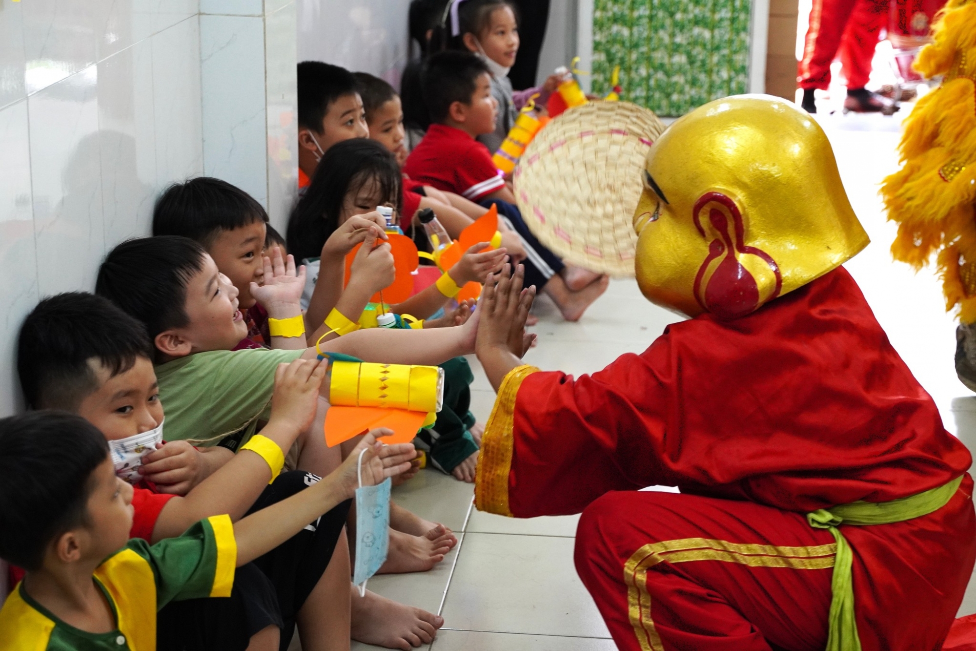 Trung thu rộn ràng cùng các em nhỏ trong chương trình Cắt đứt Vòng xoáy