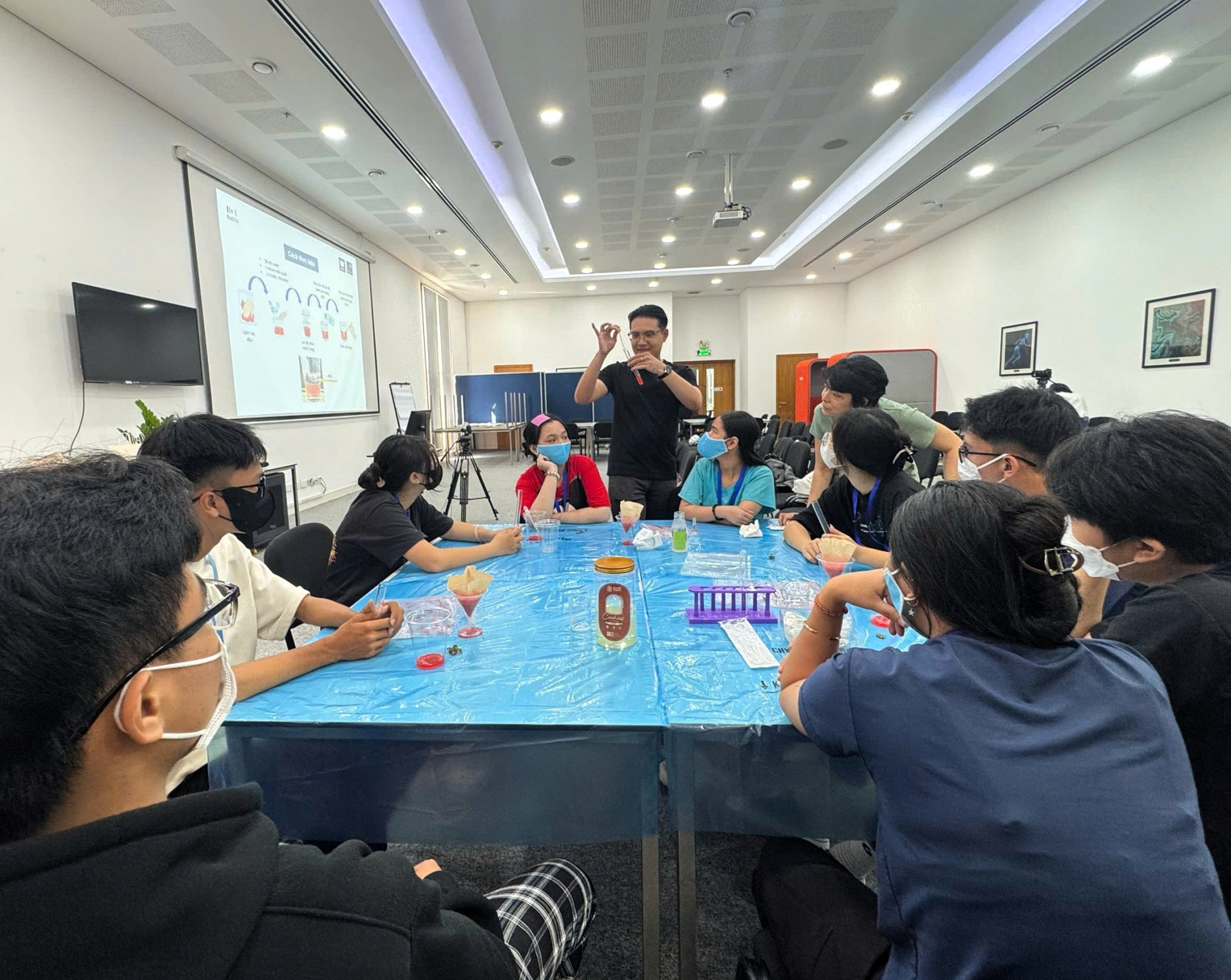 Ghé thăm OUCRU: Một ngày học đầy hứng khởi và khám phá của các bạn nhỏ Cắt đứt Vòng xoáy tại TP. Hồ Chí Minh