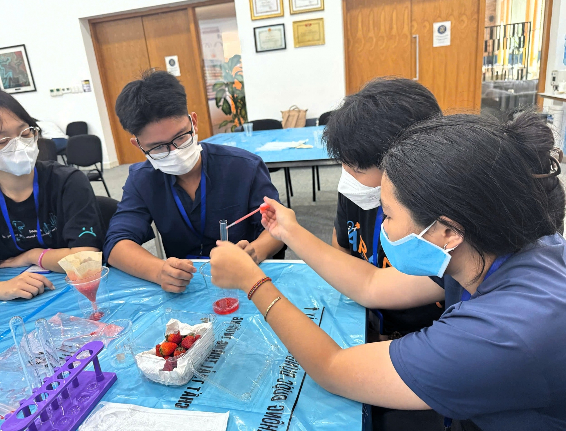 Ghé thăm OUCRU: Một ngày học đầy hứng khởi và khám phá của các bạn nhỏ Cắt đứt Vòng xoáy tại TP. Hồ Chí Minh