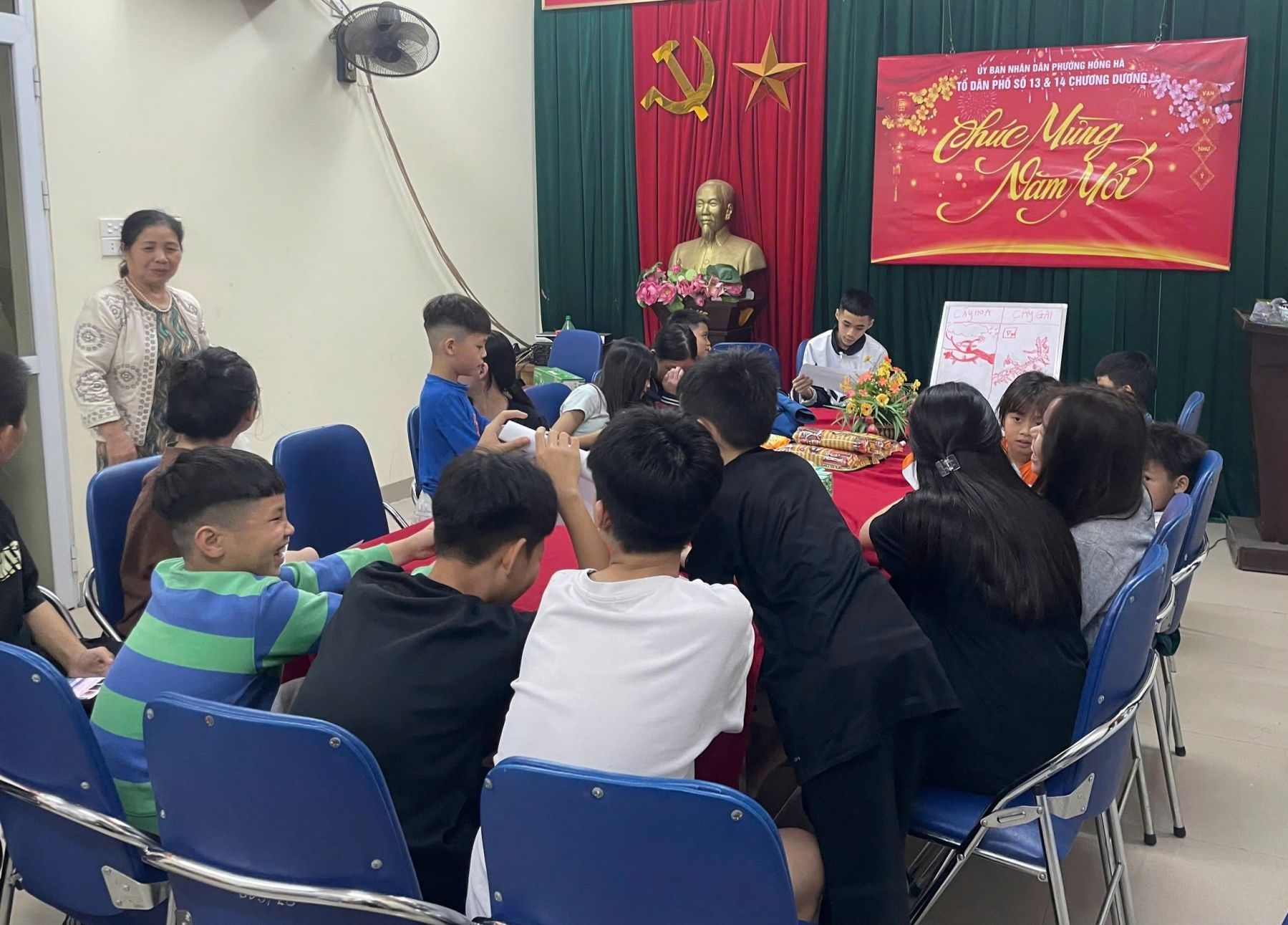 Sinh hoạt nhóm Cắt đứt Vòng xoáy Hà Nội cùng trẻ và phụ huynh