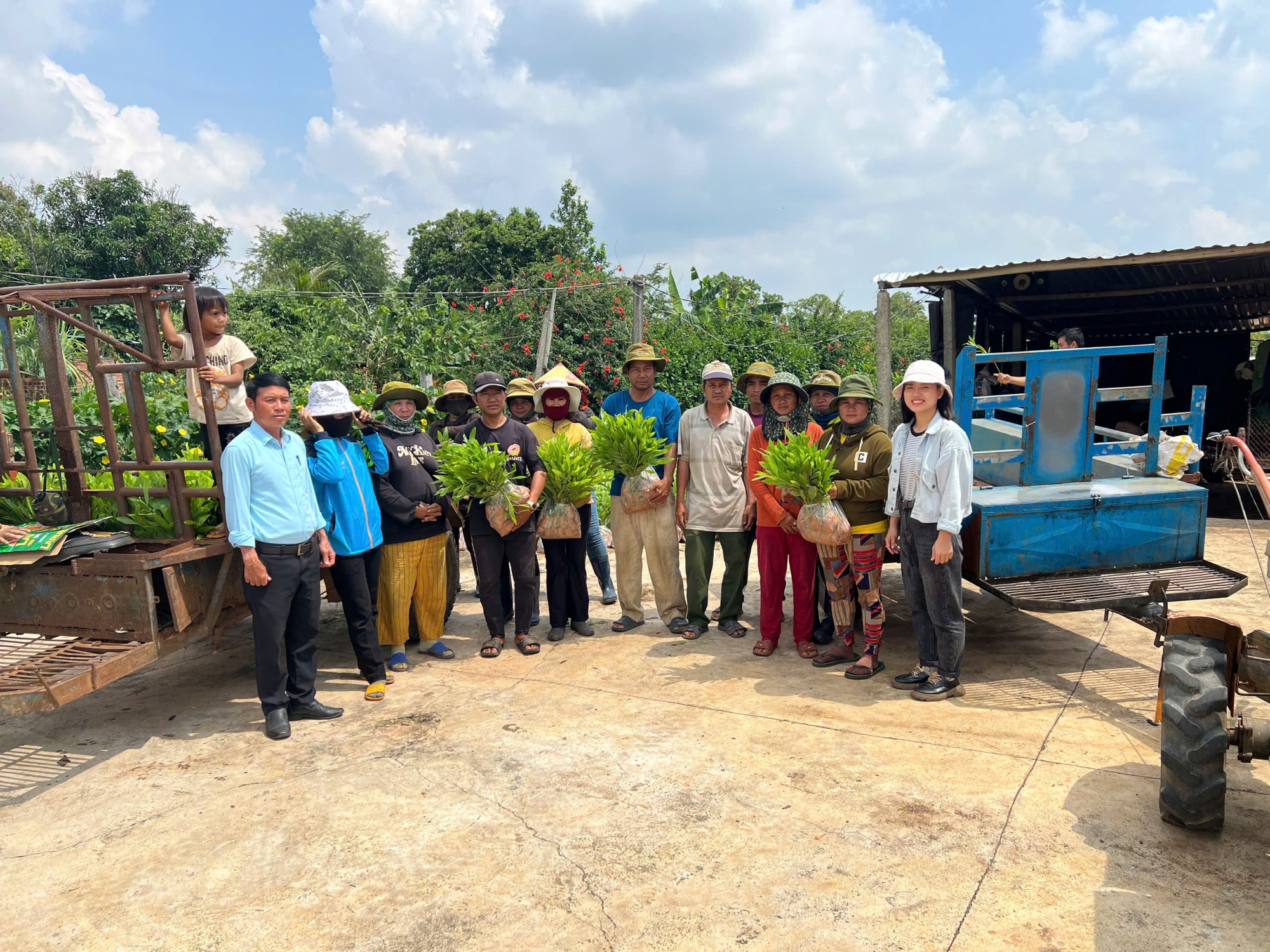 Hỗ trợ giống cây trồng cho 28 hộ gia đình khó khăn tại xã Ea Sar, Đắk Lắk để phát triển sinh kế