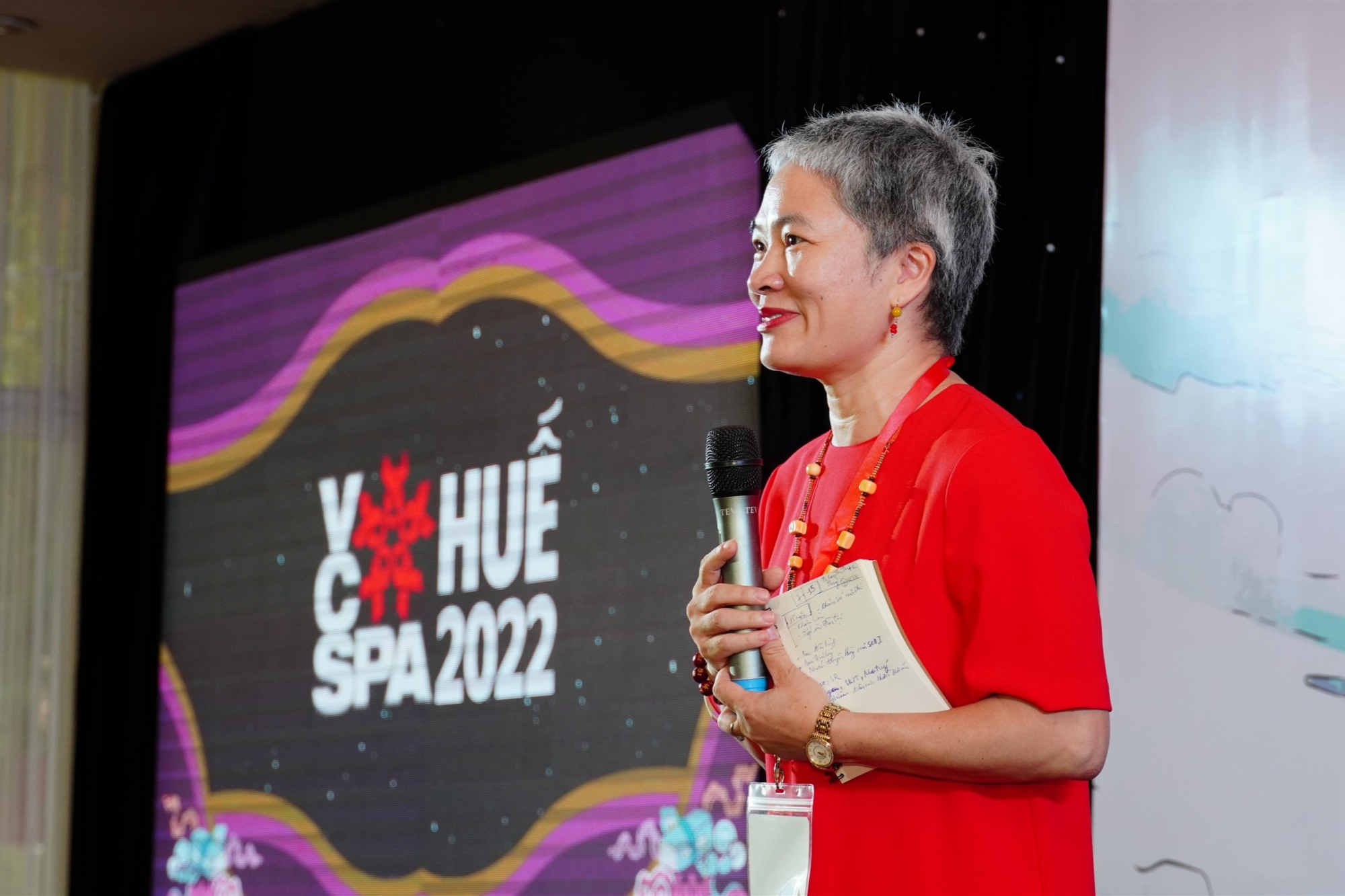 Bác sĩ Khuất Thị Hải Oanh: Y học có thể cứu người bằng sự tôn trọng và lòng nhân ái