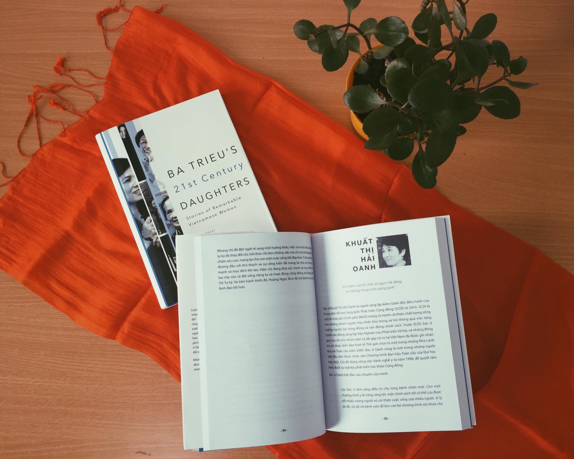 Cuốn sách "Con gái Bà Triệu thế kỷ 21" viết về bác sĩ Khuất Thị Hải Oanh